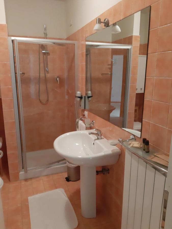 Residence Terme Di San Giacomo Sarnano Exterior foto